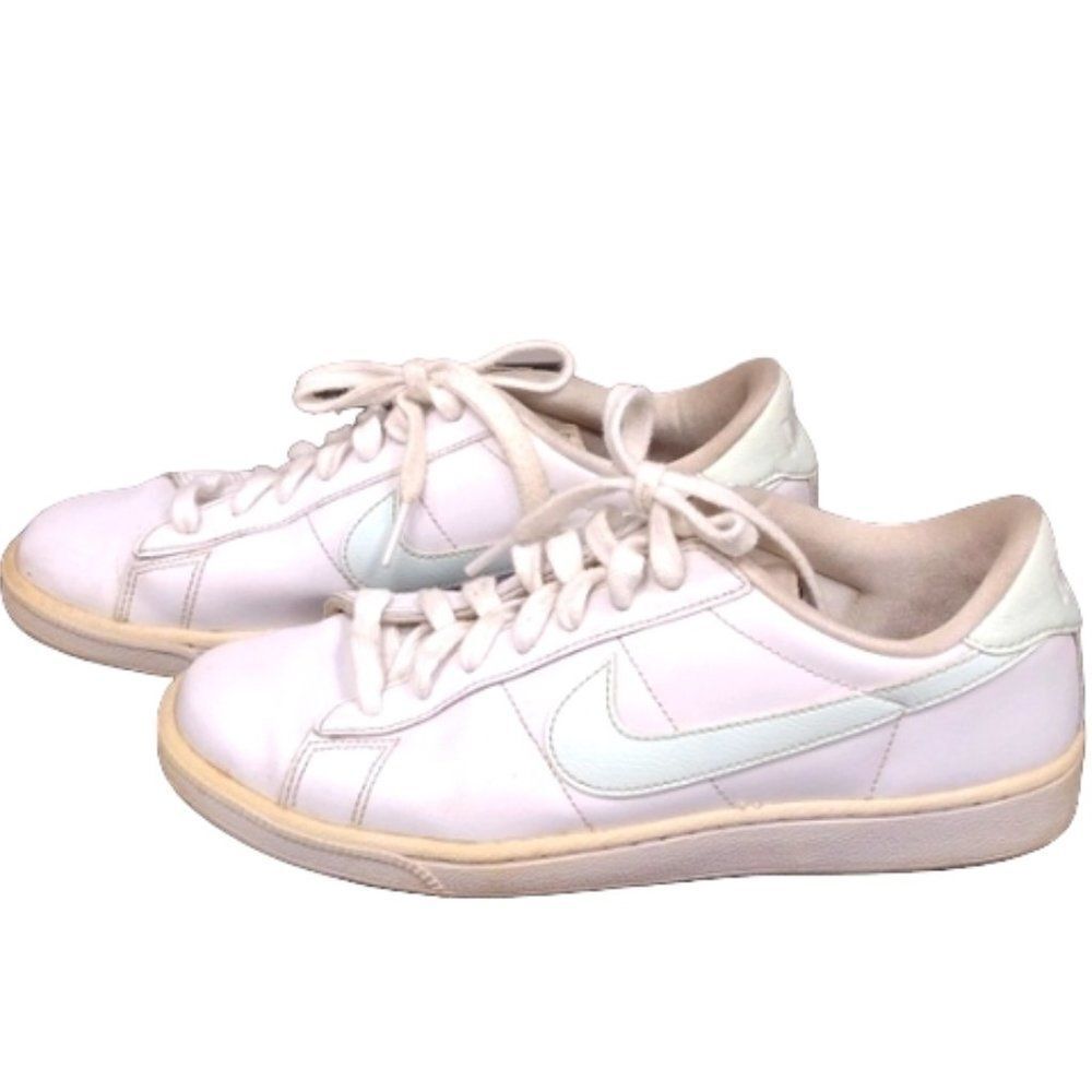 Woman's Nike Tennis Classic Sneakers 312498-135 White Leather Size US 8